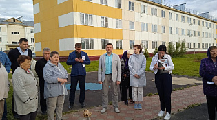Первый заместитель главы провел встречу с жителями 4 и 5 кварталов ул. Орджоникидзе